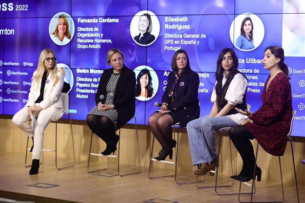 (I-D) Cardama, Moreu, Rodríguez, G. Espejo y Ulíbarri, en una mesa redonda de la presentación de la 18 edición de su informe 'Women In Business', en el Auditorio de Castellana 81, a 8 de marzo de 2022, en Madrid (España).