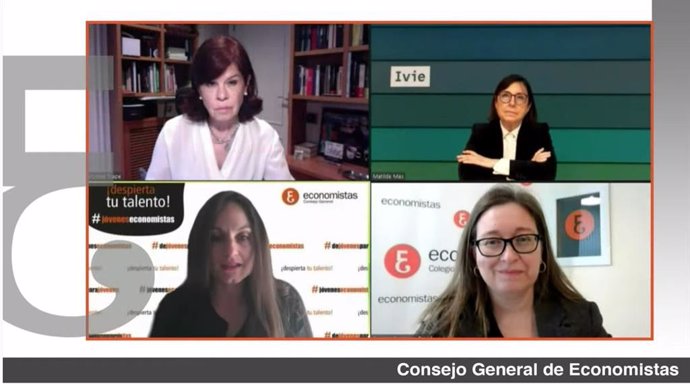 De arriba abajo y de izda.A dcha: Motserrat Trapé, Matilde Mas, Sara Argüello y Carmen Sampayo