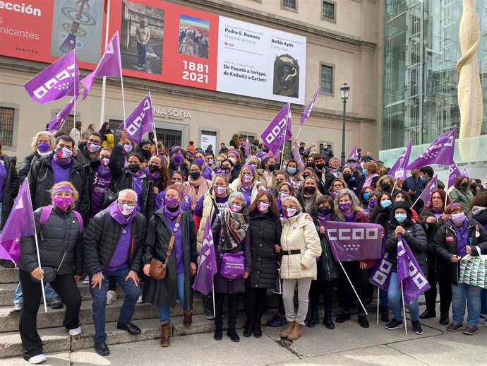CCOO se manifiesta frente al Museo Reina Sofía por el 8M.