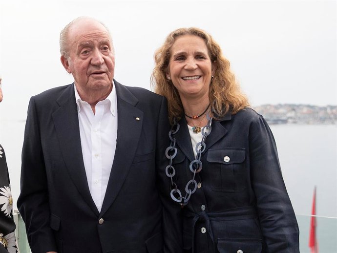 El Rey Juan Carlos y la Infanta Elena en una imagen de archivo