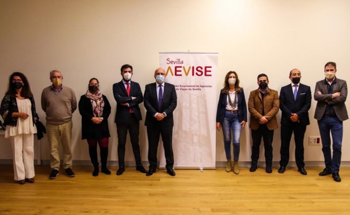 Junta directiva de la asociación de agencias de viajes.