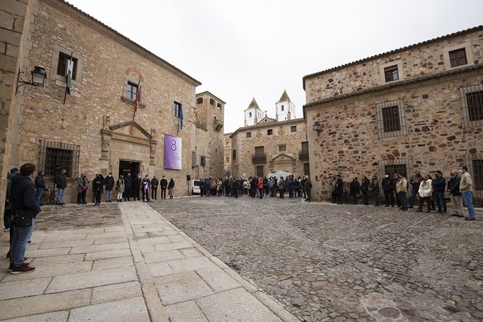 Lectura del Manifiesto del 8M de la Diputación de Cáceres