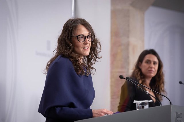 La consellera d'Igualtat i Feminismes, Tània Verge, i la portaveu del Govern, Patrícia Plaja