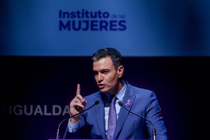 El presidente del Gobierno, Pedro Sánchez, interviene en el acto institucional organizado con motivo del 8 de Marzo, Día Internacional de la Mujer, en el Círculo de Bellas Artes de Madrid, a 7 de marzo de 2022, en Madrid (España).