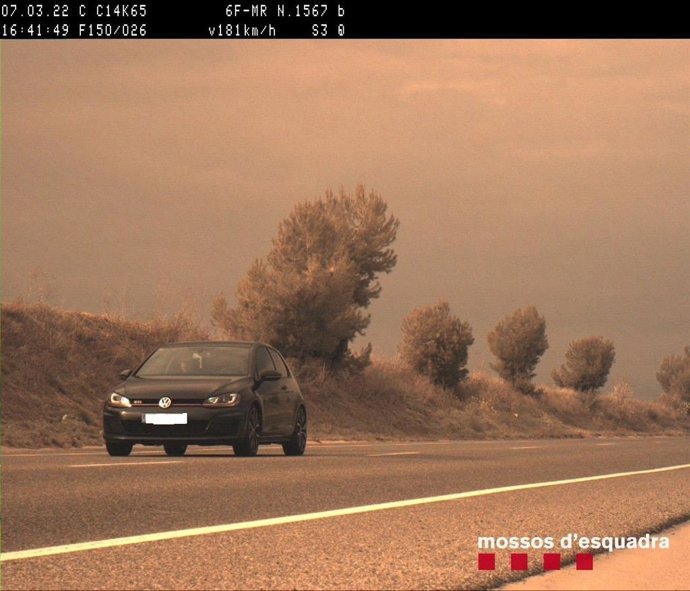 El cotxe que circulava per la C-14 a Verdú (Lleida).