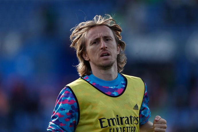 Archivo - Luka Modric of Real Madrid warms up during the Spanish League, La Liga Santander, football match played between Getafe CF and Real Madrid at Coliseum Alfonso Perez stadium on January 02, 2022, in Getafe, Madrid, Spain.