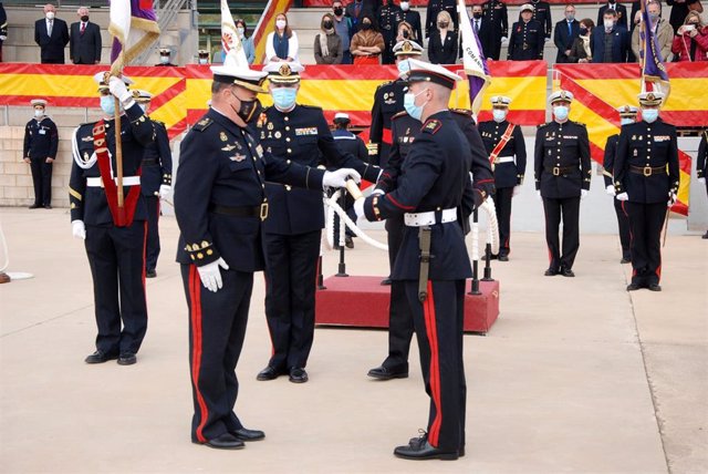 Momento de la ceremonia de transmisión del legado espiritual e histórico del Cuerpo de Infantería de Marina