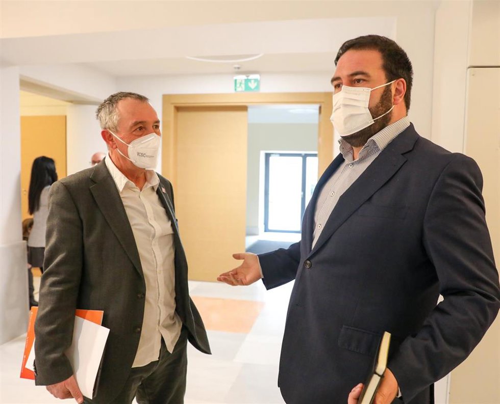 Archivo - El diputado de Compromís en el Congreso, Joan Baldoví (i); y el diputado de EH Bildu, Iñarritu García, en una imagen de archivo