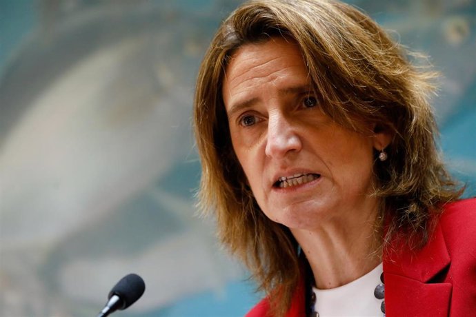 La vicepresidenta tercera y ministra para la Transición Ecológica y el Reto Demográfico (MITECO), Teresa Ribera, interviene en una rueda de prensa, a 11 de febrero de 2022, en San Pedro del Pinatar, Murcia (España). 