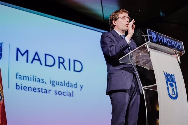 El alcalde de Madrid, José Luis Martínez-Almeida, interviene en un acto conmemorativo por el 8M, en el Auditorio Caja de Música de Centrocentro