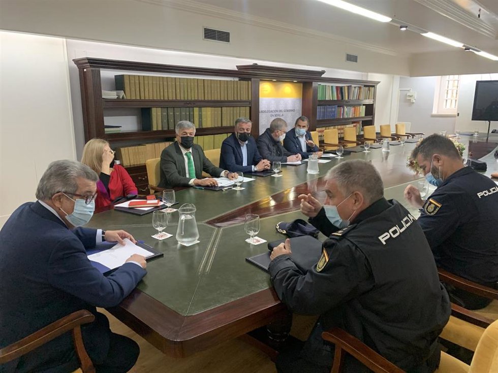 Reunión celebrada en la Subdelegación del Gobierno para cerrar el dispositivo del Betis-Eintracht de Frankfurt.