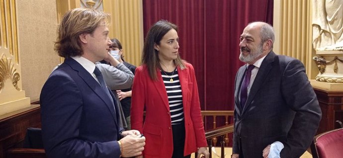 Los diputados de Vox en el Parlament, Jorge Campos, Idoia Ribas y Sergio Rodríguez.