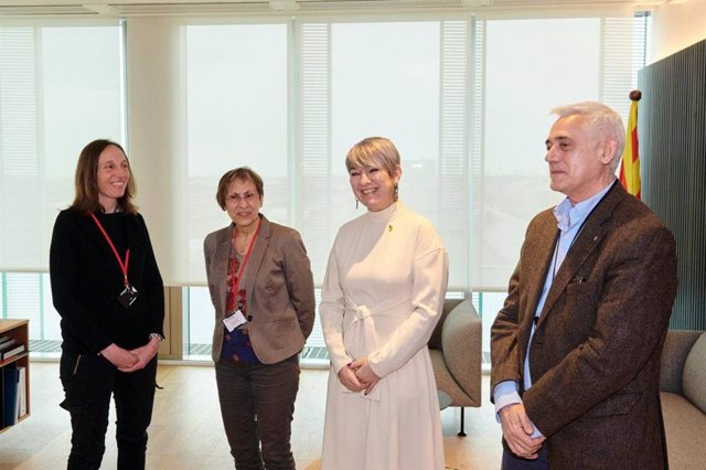 La consellera de Justicia, Lourdes Ciuró, se reúne con la junta directiva de la Amical de Ravensbrück.