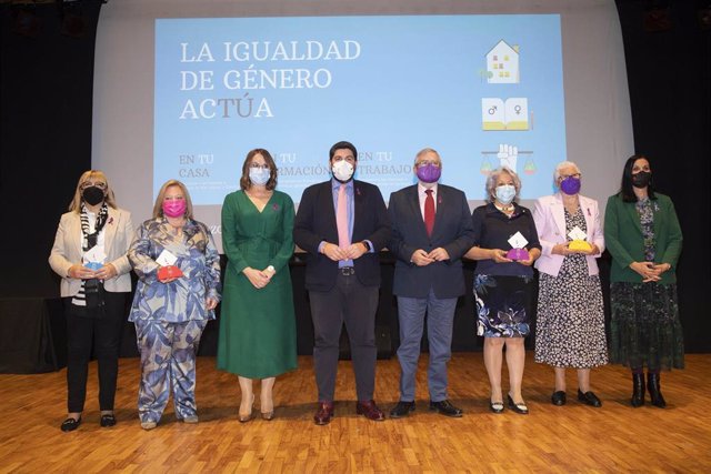 Acto de entrega de los sextos Premios 8 de Marzo de la Comunidad en el Auditorio Víctor Villegas de Murcia
