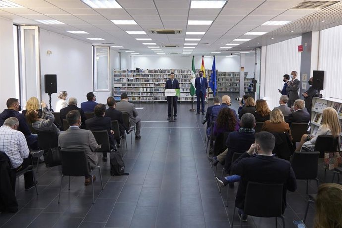 El presidente de la Junta, Juanma Moreno, durante la rueda de prensa tras Consejo de Gobierno de la Junta de Andalucía en el Monasterio de Santa María de la Rábida, a 8 de marzo de 2022 en Huelva (Andalucía, España)