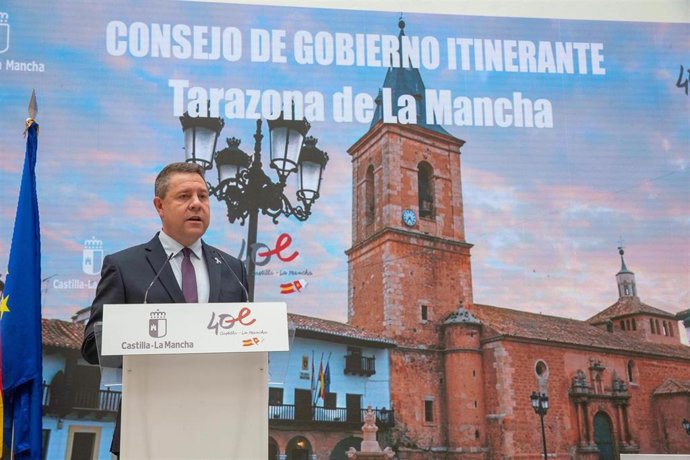El jefe del Ejecutivo autonómico, Emiliano García-Page, ha presidido la reunión del Consejo de Gobierno itinerante que se ha celebrado en Ayuntamiento de Tarazona de la Mancha