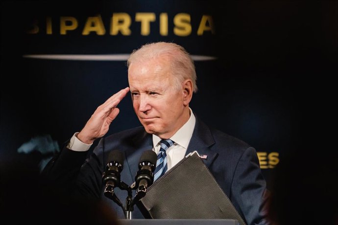 17 February 2022, US, Lorain: US President Joe Biden delivers remarks about the infrastructure law at the Lorain Shipyards. Photo: Andrew Dolph/ZUMA Press Wire/dpa