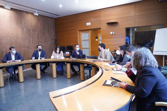 Constituida la Ponencia que estudiará el proyecto de ley para la aplicación y el desarrollo de la ley de simplificación administrativa en Aragón.