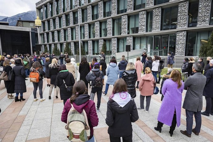 Concentració amb motiu del 8 de mar a la plaa Lídia Armengol d'Andorra la Vella