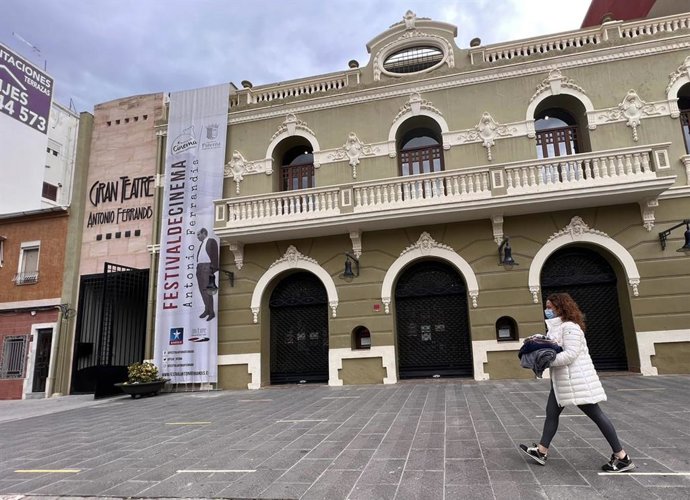 El Gran Teatro de Paterna, centro de recogida de mantas para Ucrania