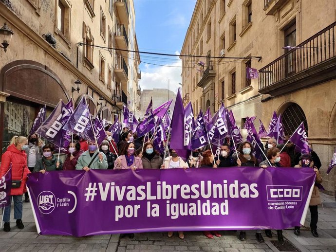 Concentración de los sindicatos UGT y CCOO en Salamanca.
