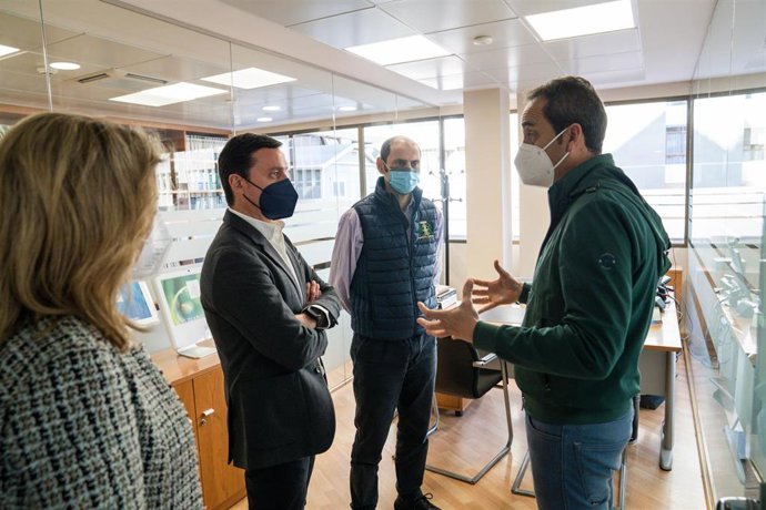 El presidente de la Diputación de Almería, Javier Aureliano García, visita el colegio de ingenieros técnicos agrícolas de Almería.