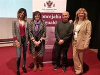 Clara Lago y Emma Suárez reivindican que para conseguir la igualdad real es necesario empezar por la educación
