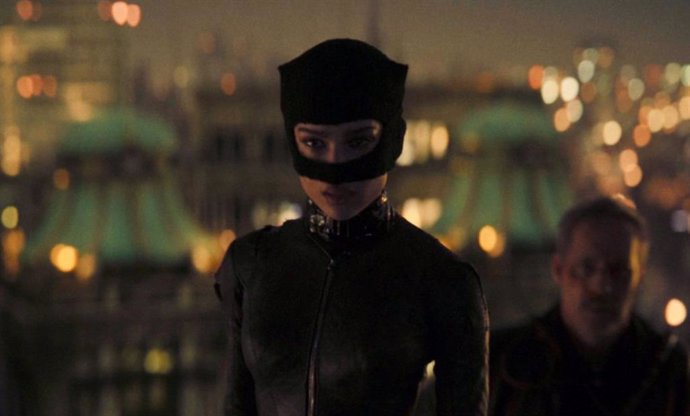 Zo Kravitz denuncia que no fue Catwoman en el Batman de Nolan por el color de su piel