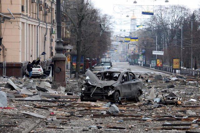 Daños por un bombardeo en Járkov