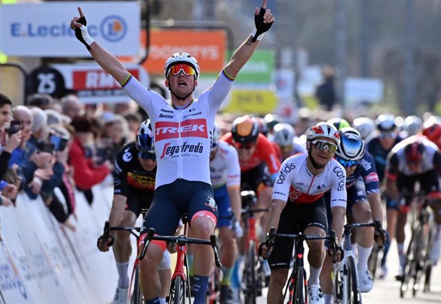 08 March 2022, France, Dun-le-Palestel: Danish cyclist Mads Pedersen of Trek-Segafredo celebrates winning the third stage of the 80th edition of the Paris-Nice cycling race, 190.8 km from Vierzon to Dun-le-Palestel. Photo: David Stockman/belga/dpa