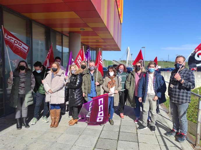 Concentración del sector de Contact Center en las puertas de la sede de Atento, en el PCTCAN