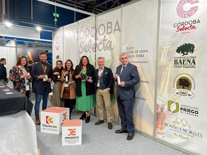 Dolores Amo (tercera por la dcha.), en la WOOE 2022.