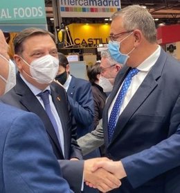 El presidente de Interporc, Manuel García, con el ministro de Agricultura, Pesca y Alimentación, Luis Planas