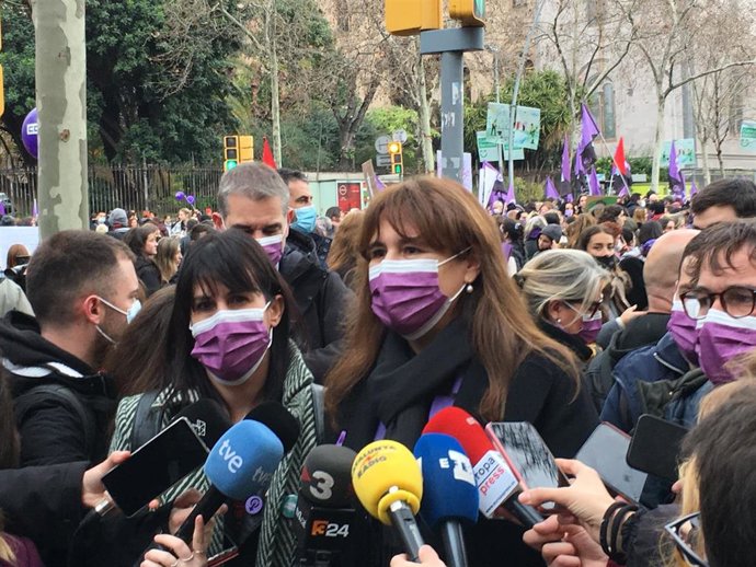 La presidenta del Parlament, Laura Borrs, antes de la manifestación por el 8M.