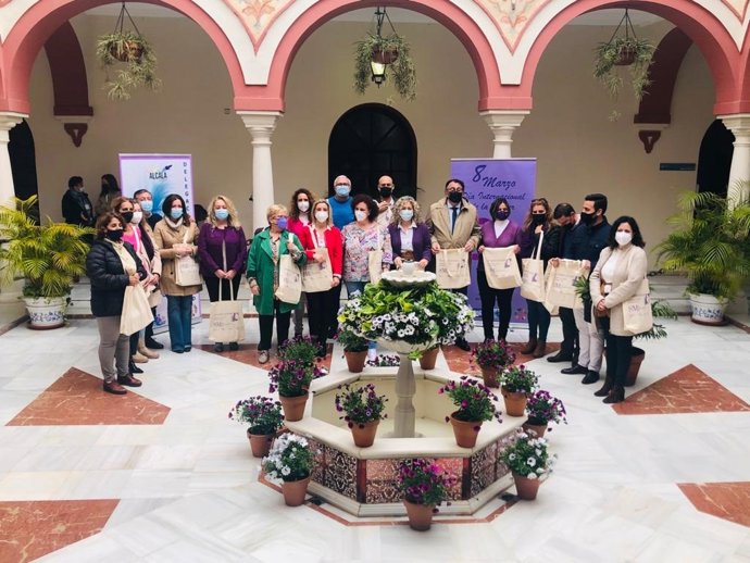 Acto con motivo del 8M en el Ayuntamiento de Alcalá de Guadaíra, en Sevilla.