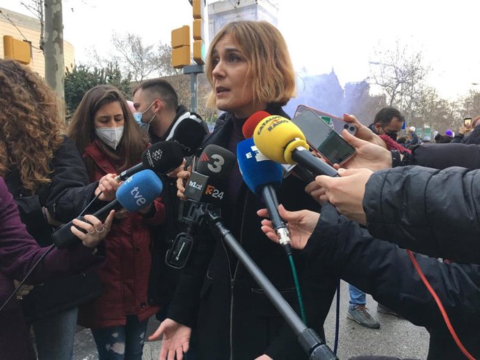 La líder de los comuns en el Parlament, Jéssica Albiach, en declaraciones en la manifestación del 8M