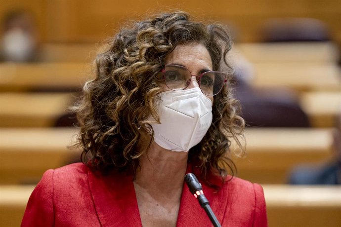 La ministra de Hacienda, María Jesús Montero, interviene en una sesión de control al Gobierno en el Senado, a 8 de marzo de 2022, en Madrid (España). 