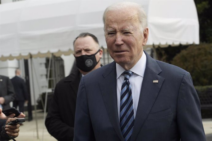 17 February 2022, US, Washington: US President Joe Biden talks with journalist about the threat of Russian aggression against Ukraine before departs from White House en route to Joint Base Andrews. Photo: Lenin Nolly/ZUMA Press Wire/dpa