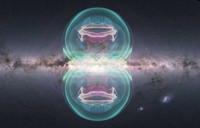 El equipo de visualización de la NASA creó una superposición de una imagen de la Vía Láctea, tomada por el observatorio espacial Gaia de la Agencia Espacial Europea, y una visualización de las simulaciones de las burbujas eRosita y Fermi.