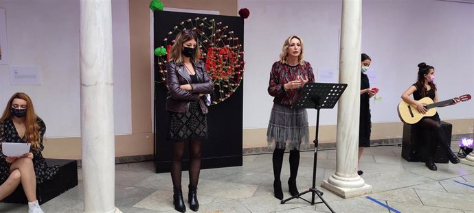 Troncoso (centro), durante su intervención en la ESAD.