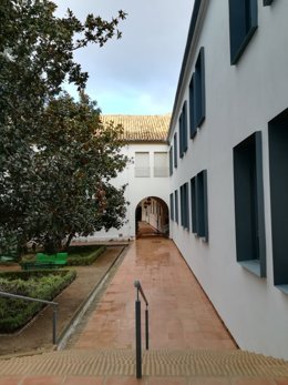 Vista de los nuevos despachos de la Facultad de Derecho y Ciencias Económicas y Empresariales desde el patio.