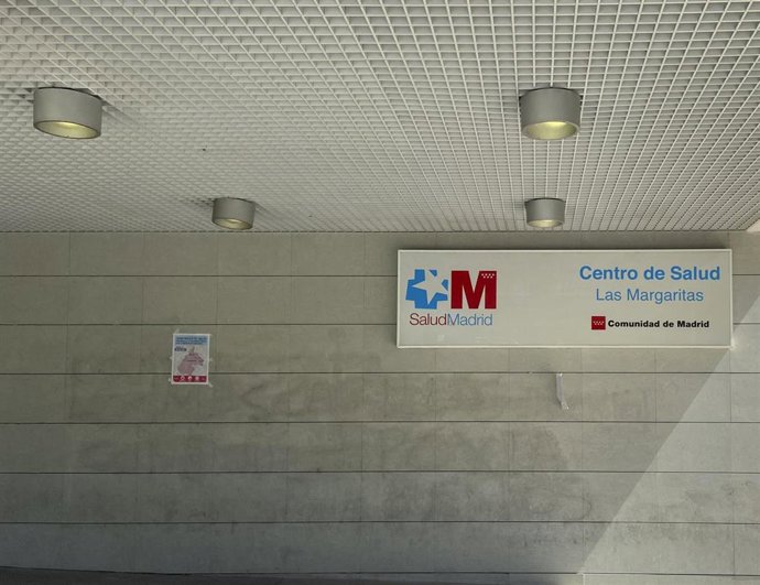 Archivo - Cartel y fachada del Centro de Salud Las Margaritas