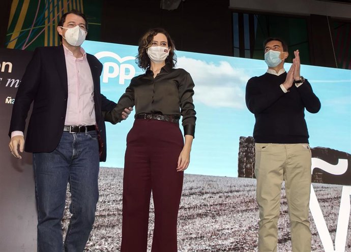 Archivo - La presidenta de la Comunidad de Madrid, Isabel Díaz Ayuso y Alfonso Fernández Mañueco 