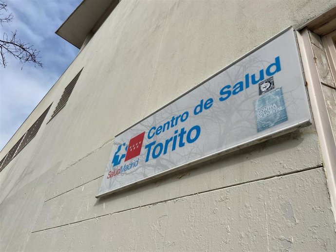 Archivo - Cartel del Centro de Salud 'Torito',  en Vinateros-Torito, Moratalaz, Madrid