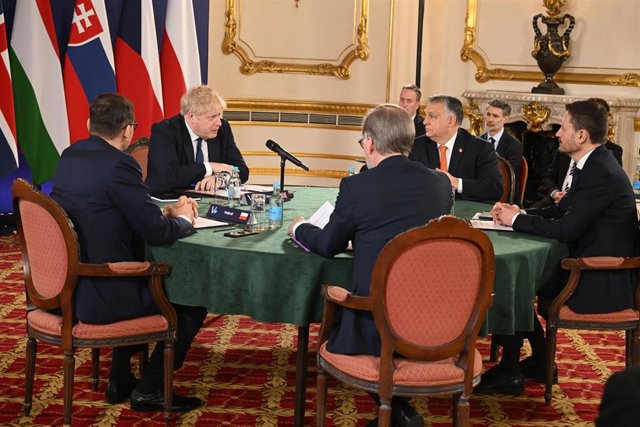Reunión de los líderes del Grupo de Visegrado y Reino Unido en Londres para abordar el conflicto de Ucrania. 