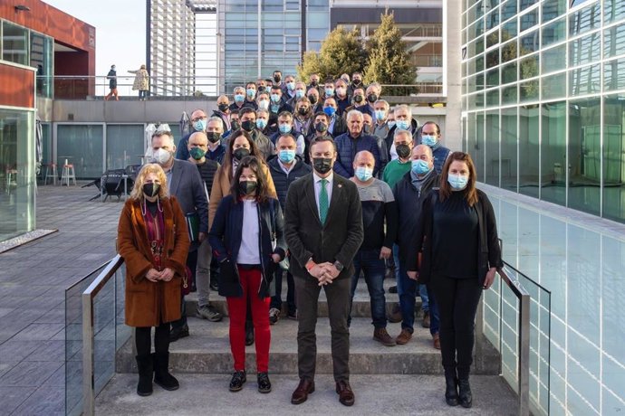 El consejero de Desarrollo Rural, Guillermo Blanco, se reúne con representantes de organizaciones agrarias y alcaldes para informar sobre la protección del lobo