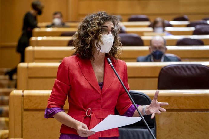 La ministra de Hacienda, María Jesús Montero, interviene en una sesión de control al Gobierno en el Senado, a 8 de marzo de 2022, en Madrid (España).