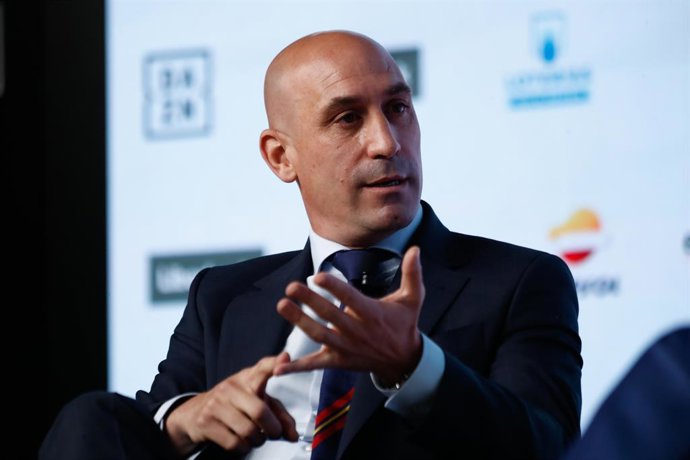 Archivo - El presidente de la Real Federación Española de Fútbol, Luis Rubiales, participa en los Desayunos Deportivos de Europa Press, en el Auditorio El Beatriz, a 14 de 2021, en Madrid (España).