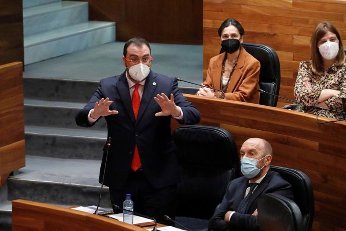 Adrián Barbón en la Junta General.