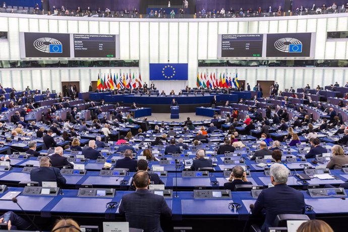 Archivo - Imagen del pleno del Parlamento Europeo durante una intervención del presidente francés, Emmanuel Macron.